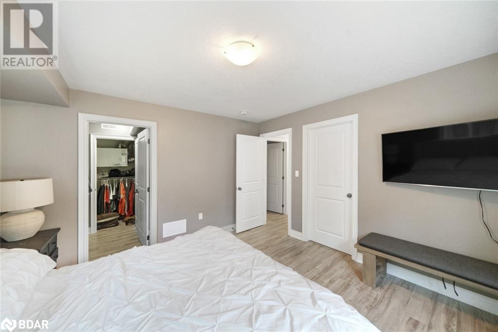 Photo 7 of 640 Mapleview Drive E, Innisfil ON