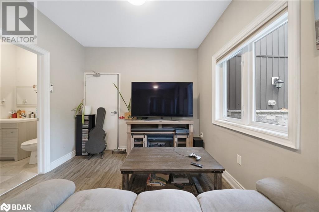 Photo 10 of 640 Mapleview Drive E, Innisfil ON