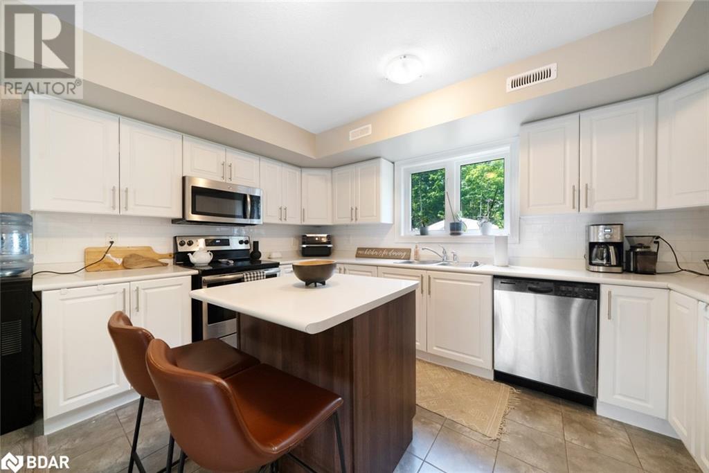 Photo 5 of 640 Mapleview Drive E, Innisfil ON