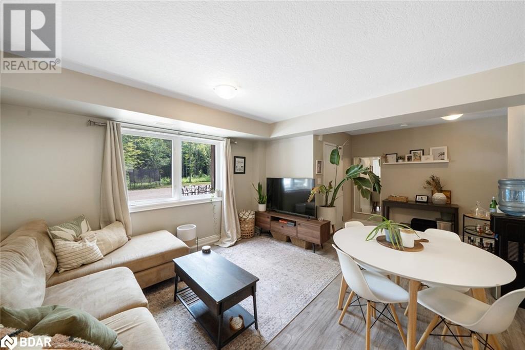 Photo 13 of 640 Mapleview Drive E, Innisfil ON