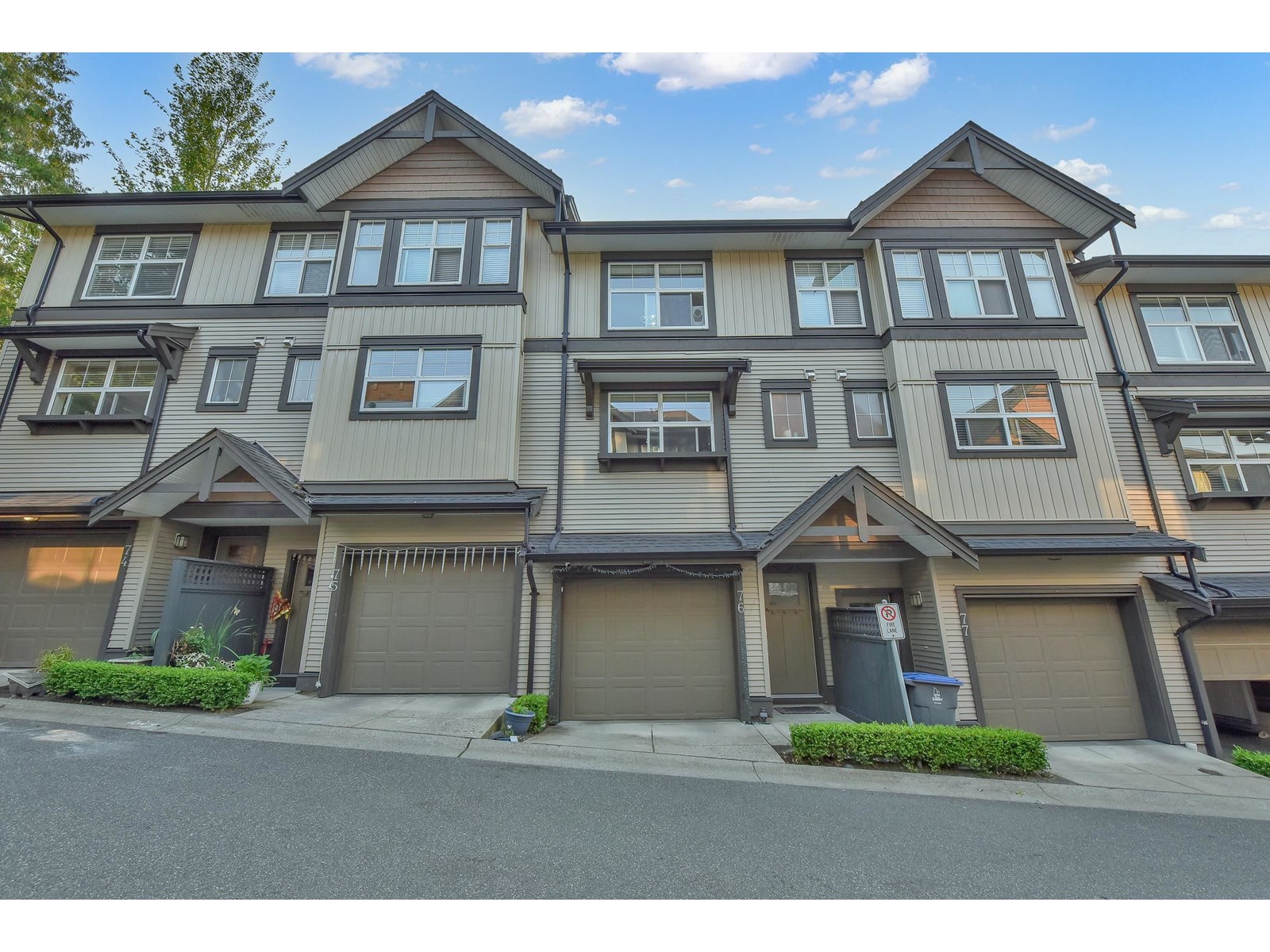 Photo 3 of 76 6123 138 Street, Surrey BC