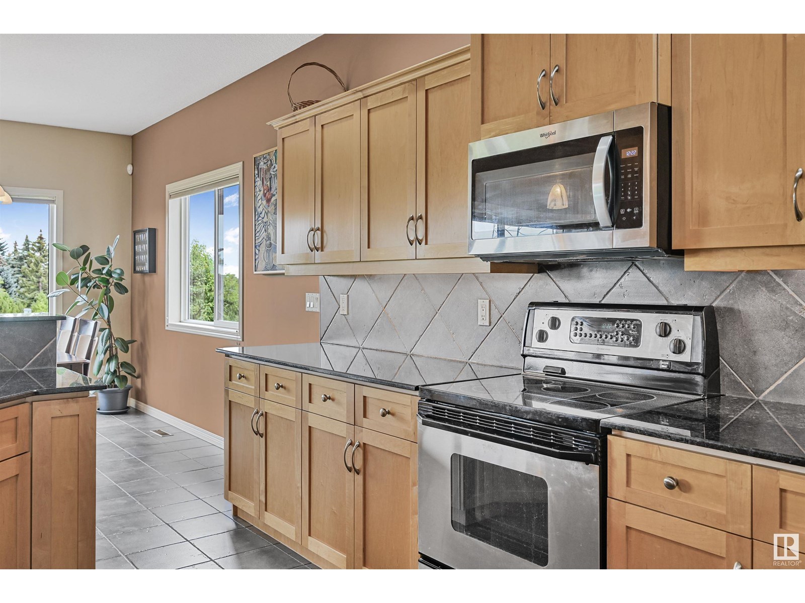 Photo 12 of 975 Hollingsworth Bn Nw, Edmonton AB