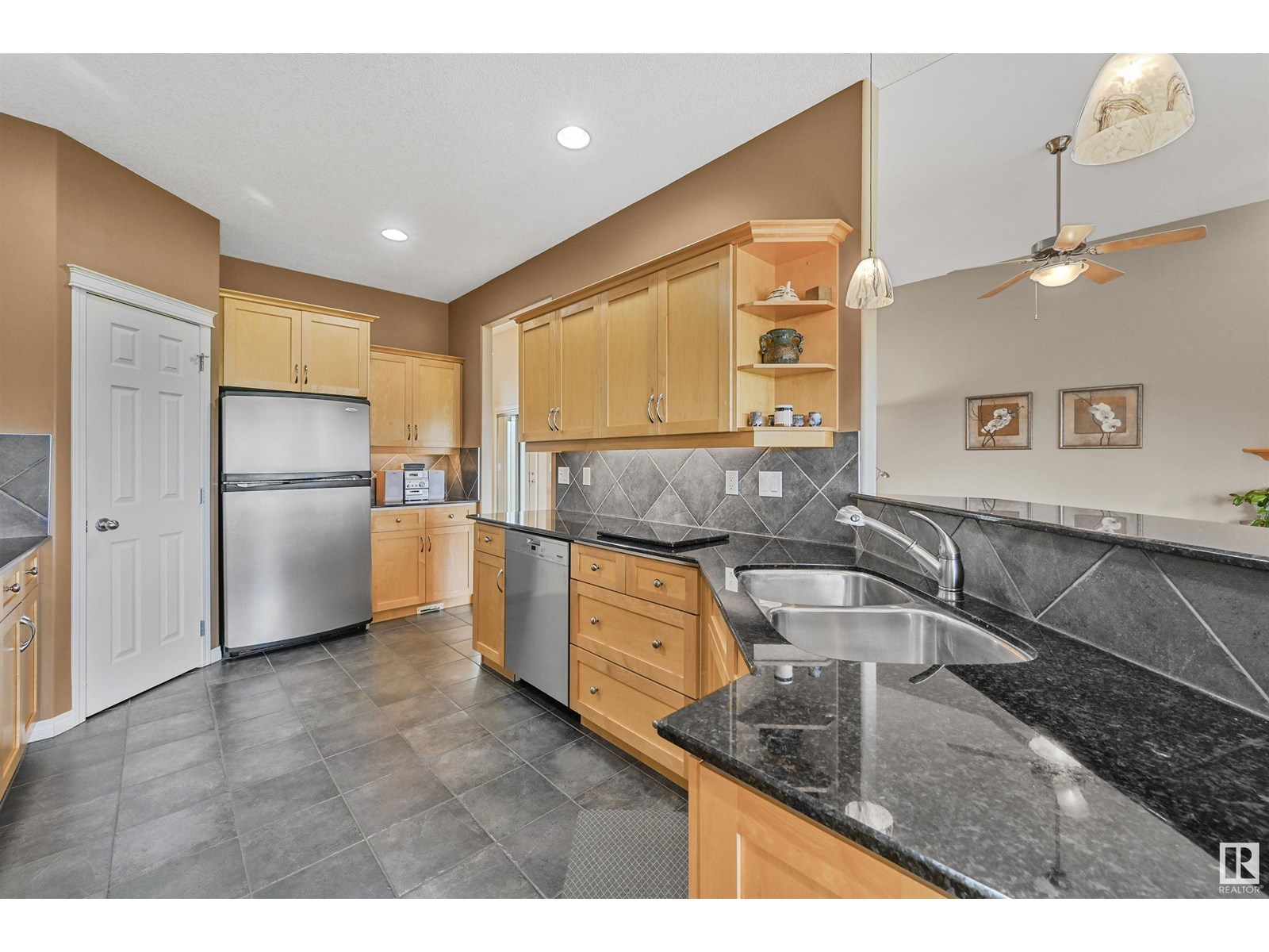 Photo 13 of 975 Hollingsworth Bn Nw, Edmonton AB