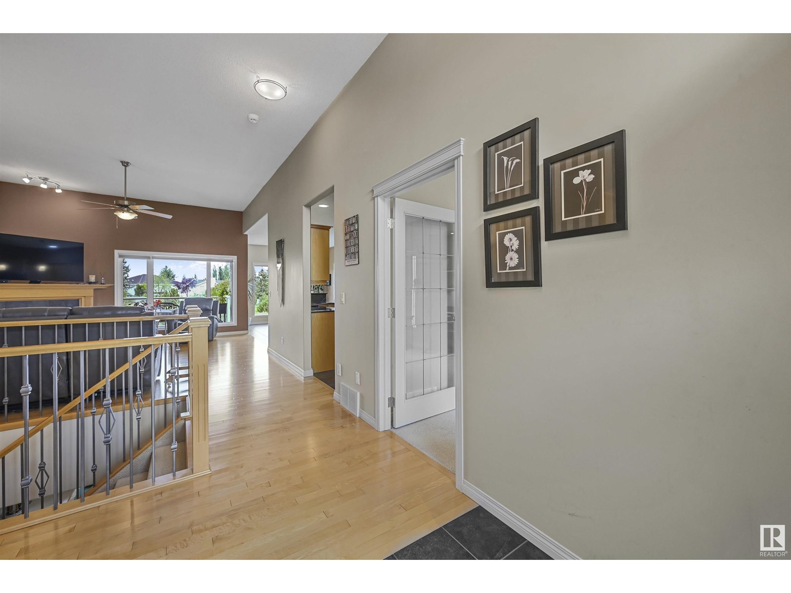 Photo 4 of 975 Hollingsworth Bn Nw, Edmonton AB