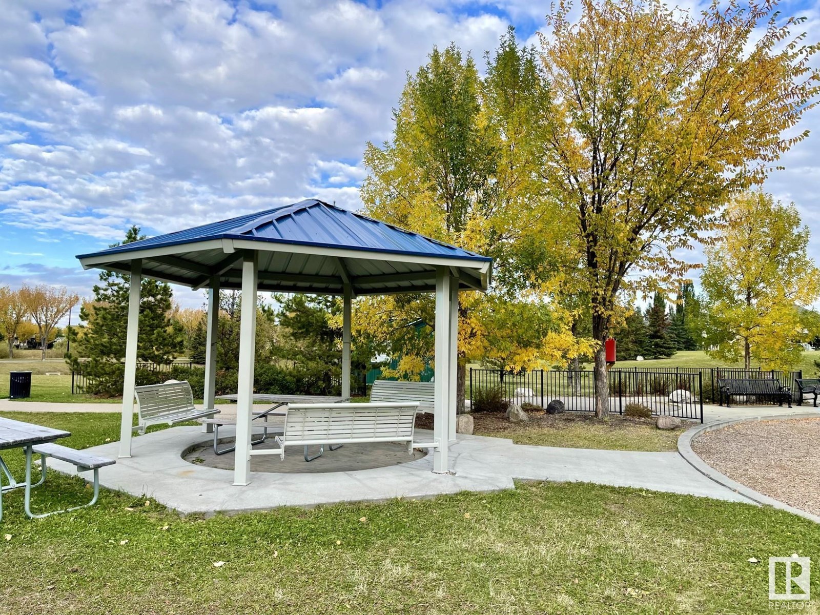 Photo 52 of 975 Hollingsworth Bn Nw, Edmonton AB
