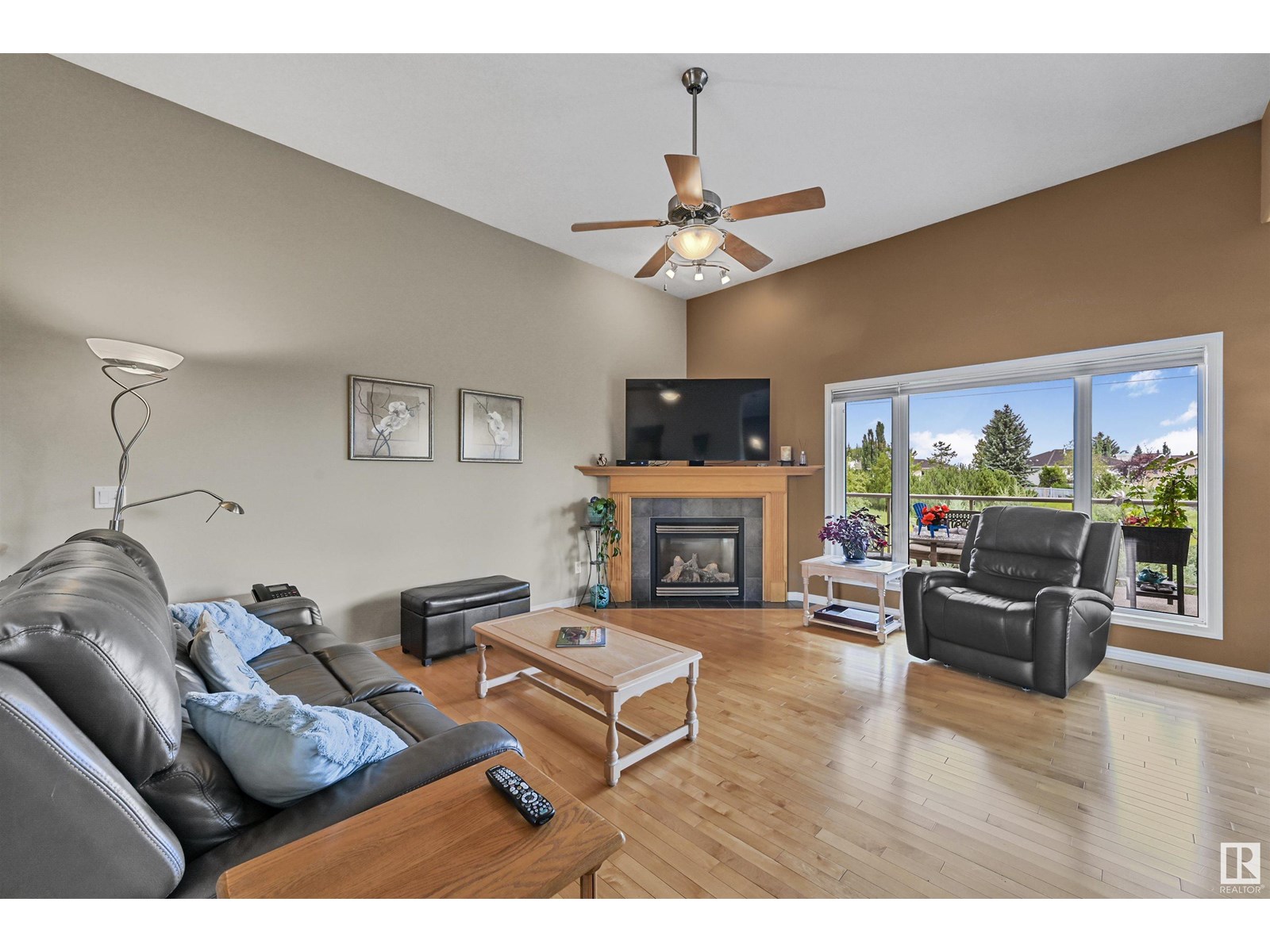 Photo 7 of 975 Hollingsworth Bn Nw, Edmonton AB