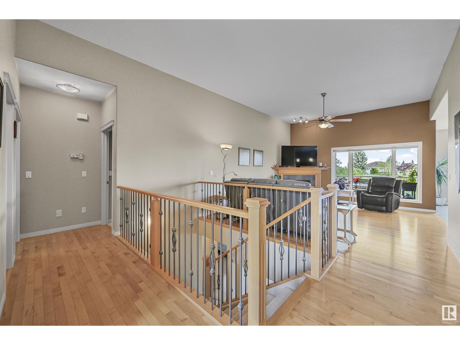 Photo 8 of 975 Hollingsworth Bn Nw, Edmonton AB