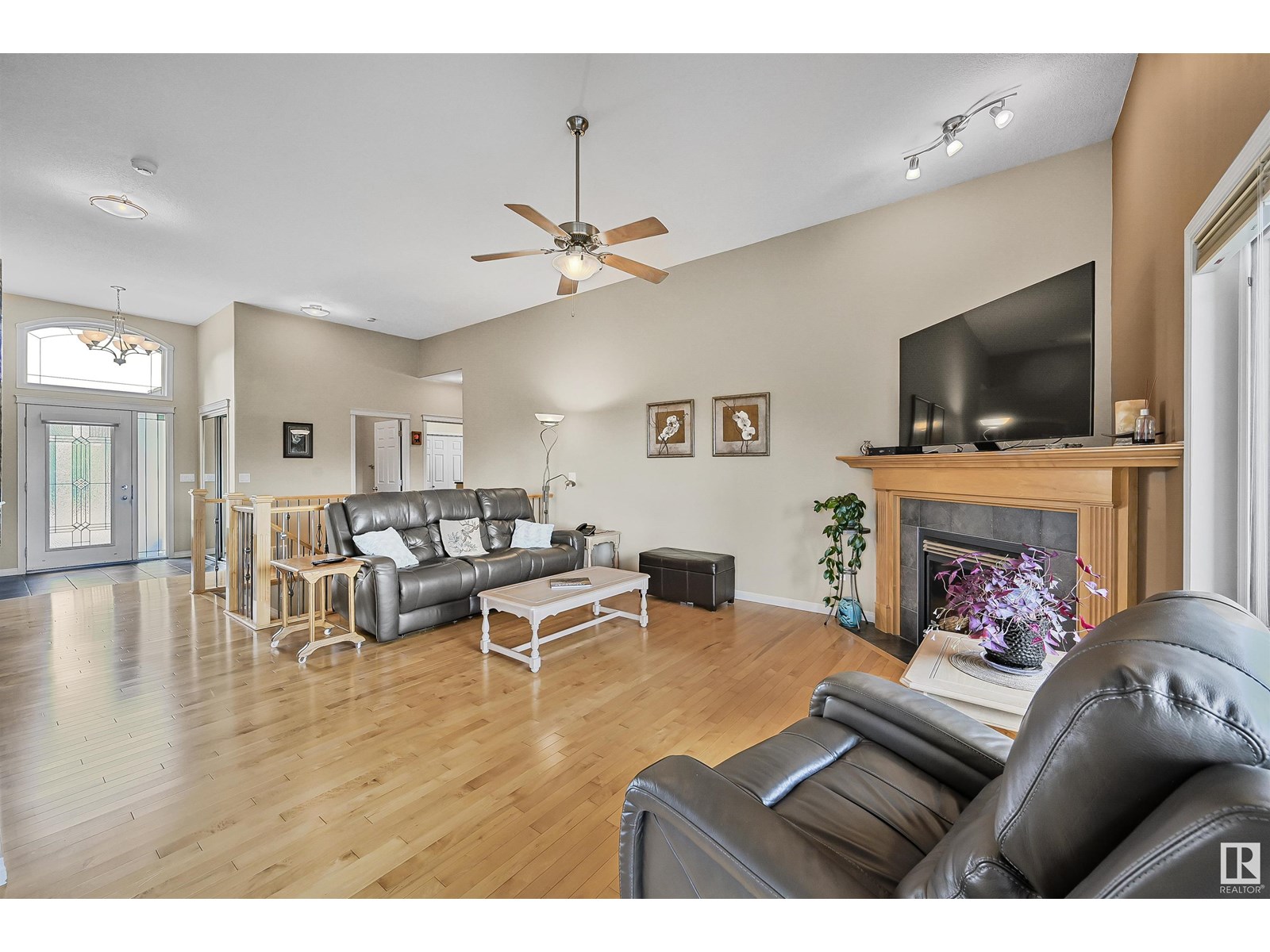 Photo 9 of 975 Hollingsworth Bn Nw, Edmonton AB