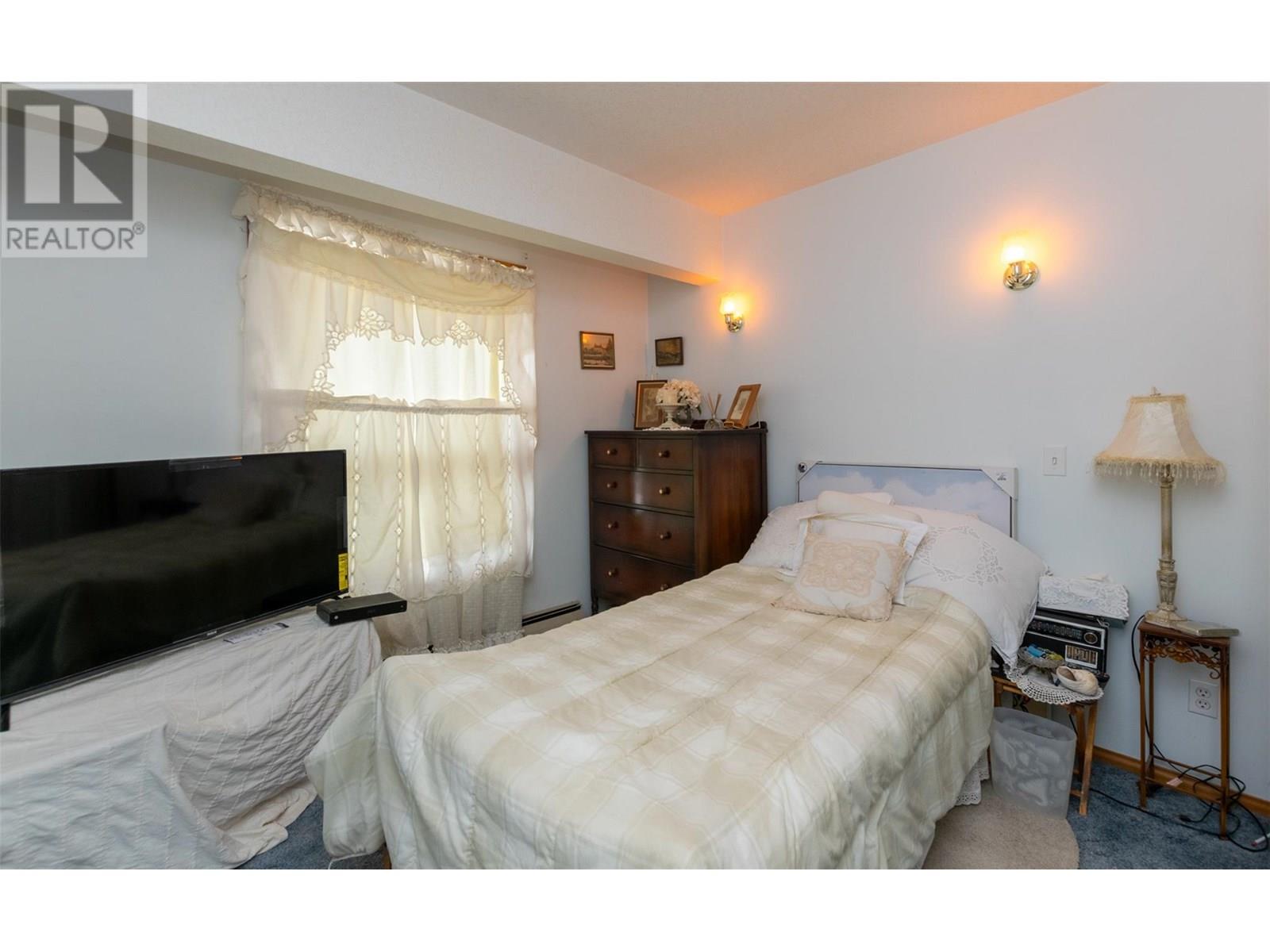 1 1261 Trans Canada Highway, Sorrento