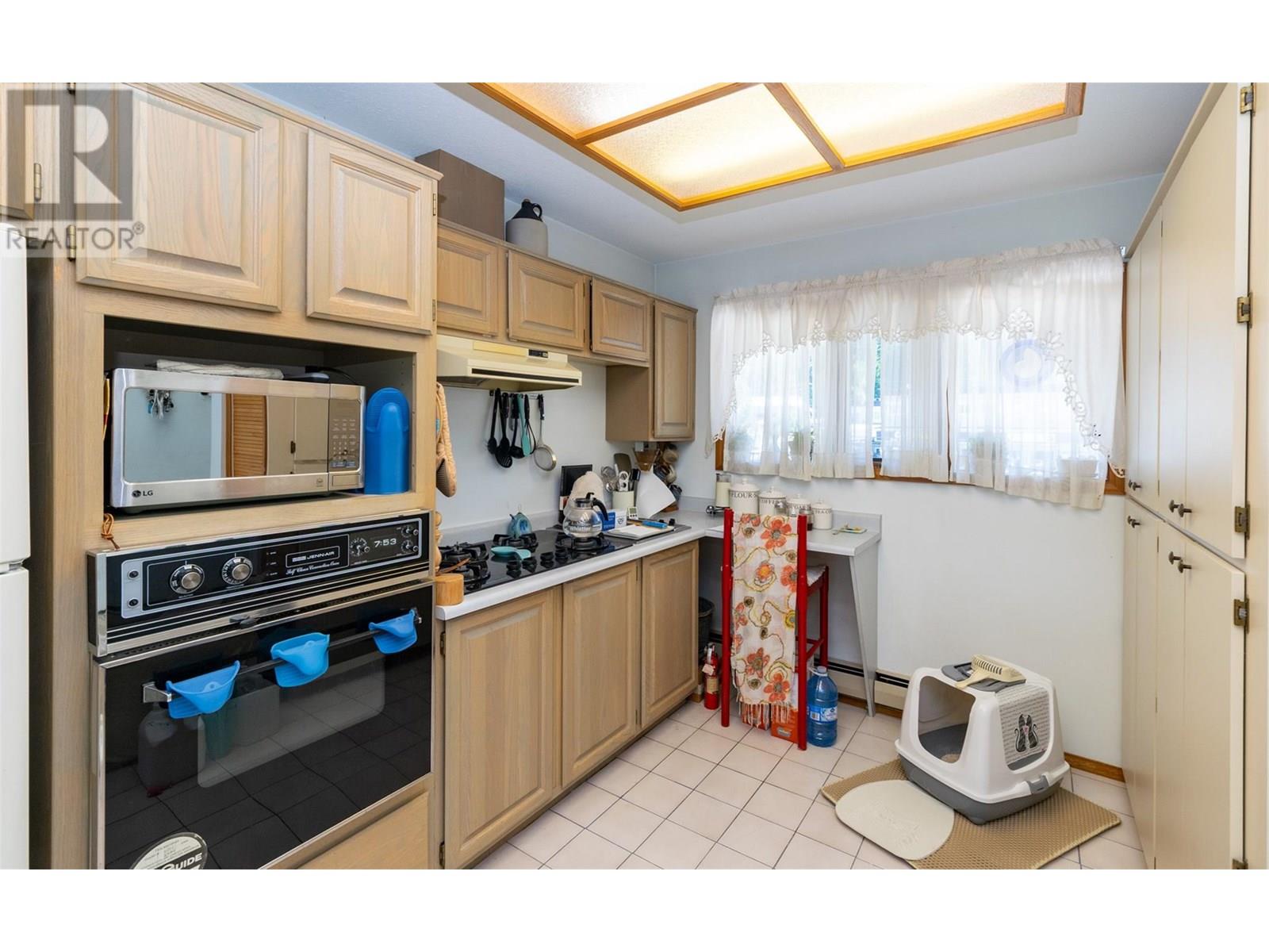 1 1261 Trans Canada Highway, Sorrento