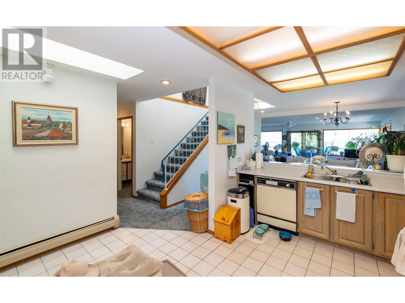 1 1261 Trans Canada Highway, Sorrento