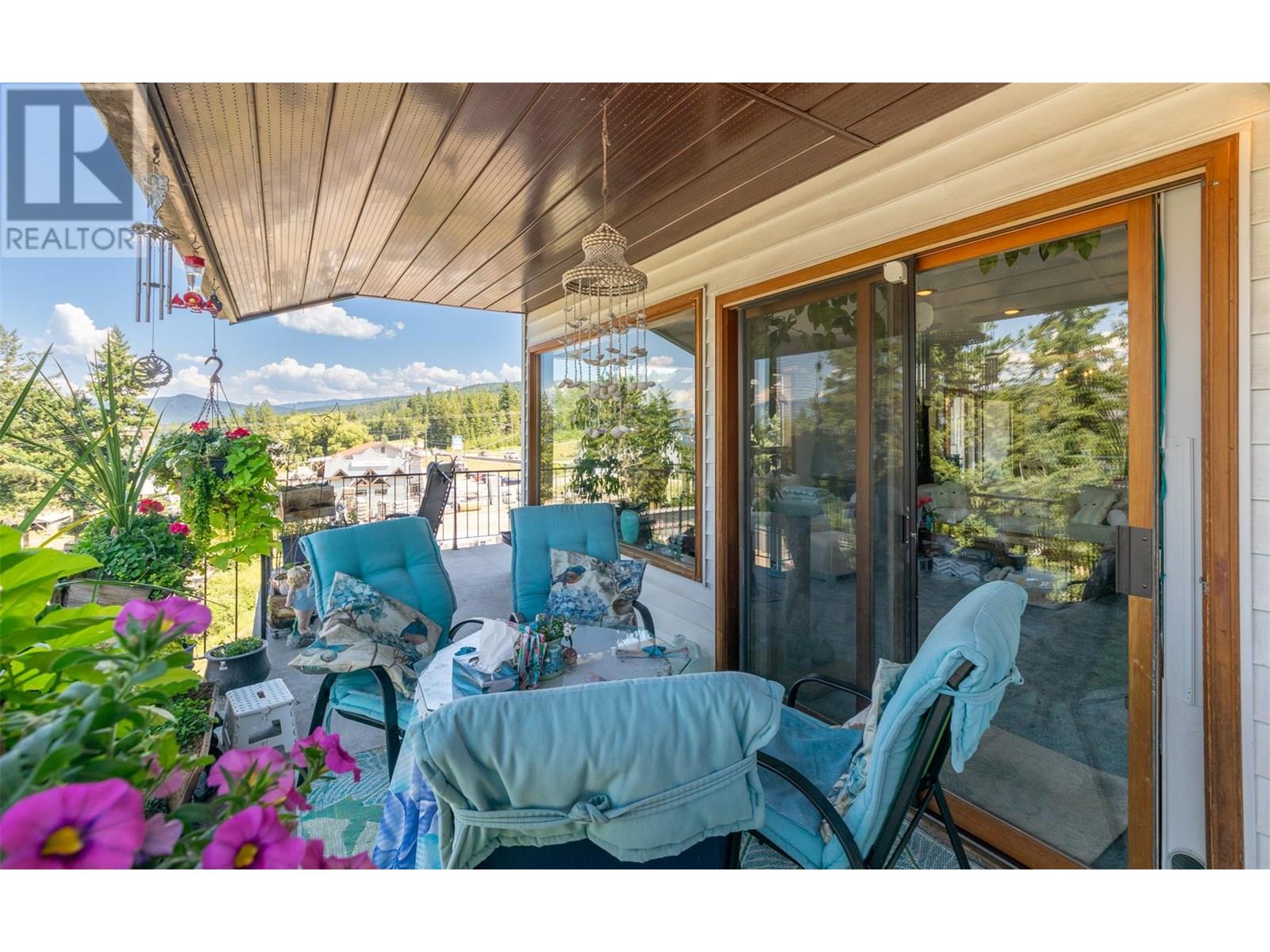 1 1261 Trans Canada Highway, Sorrento