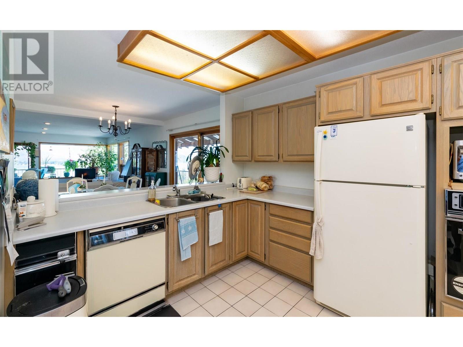 1 1261 Trans Canada Highway, Sorrento
