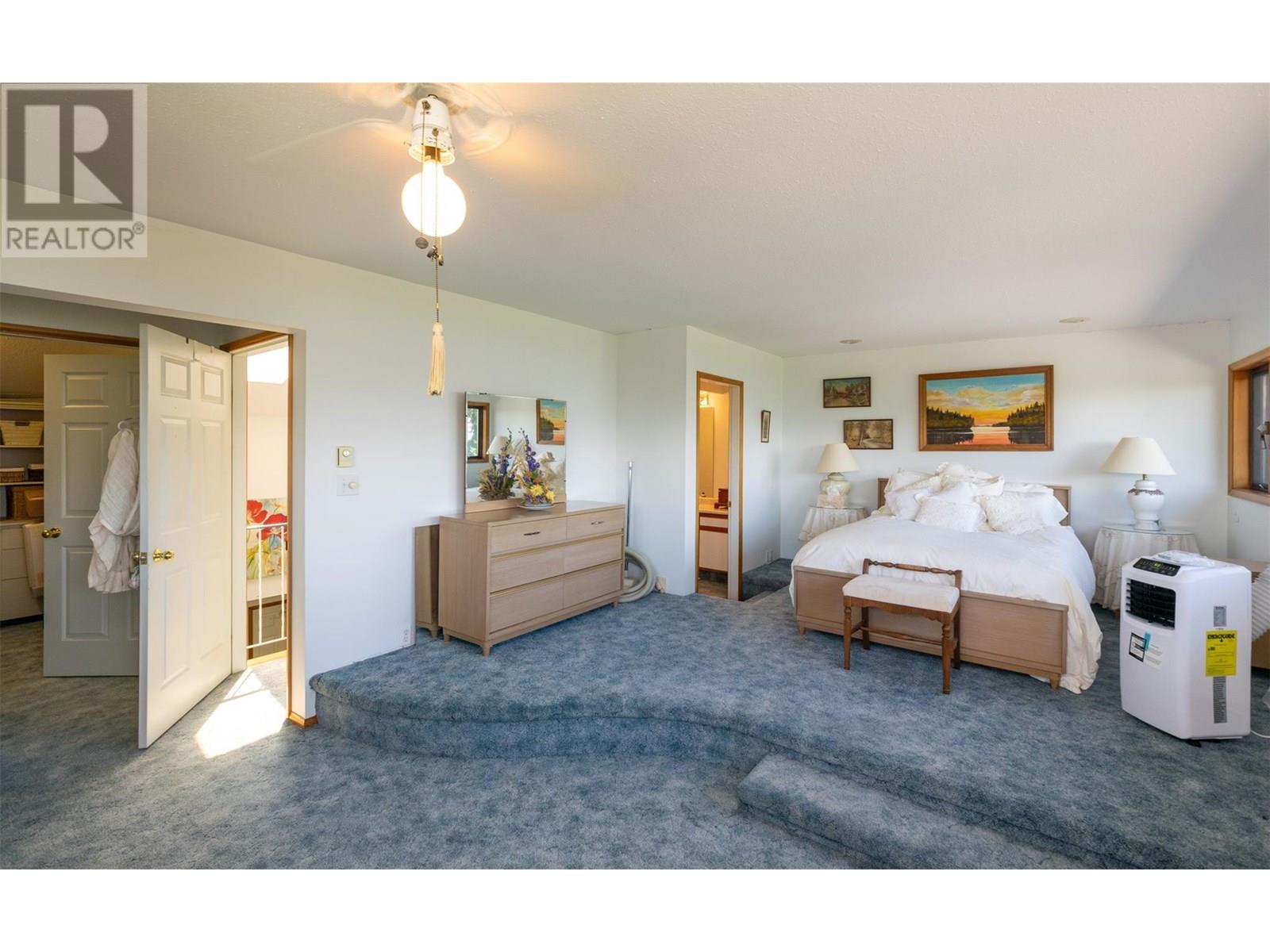 1 1261 Trans Canada Highway, Sorrento