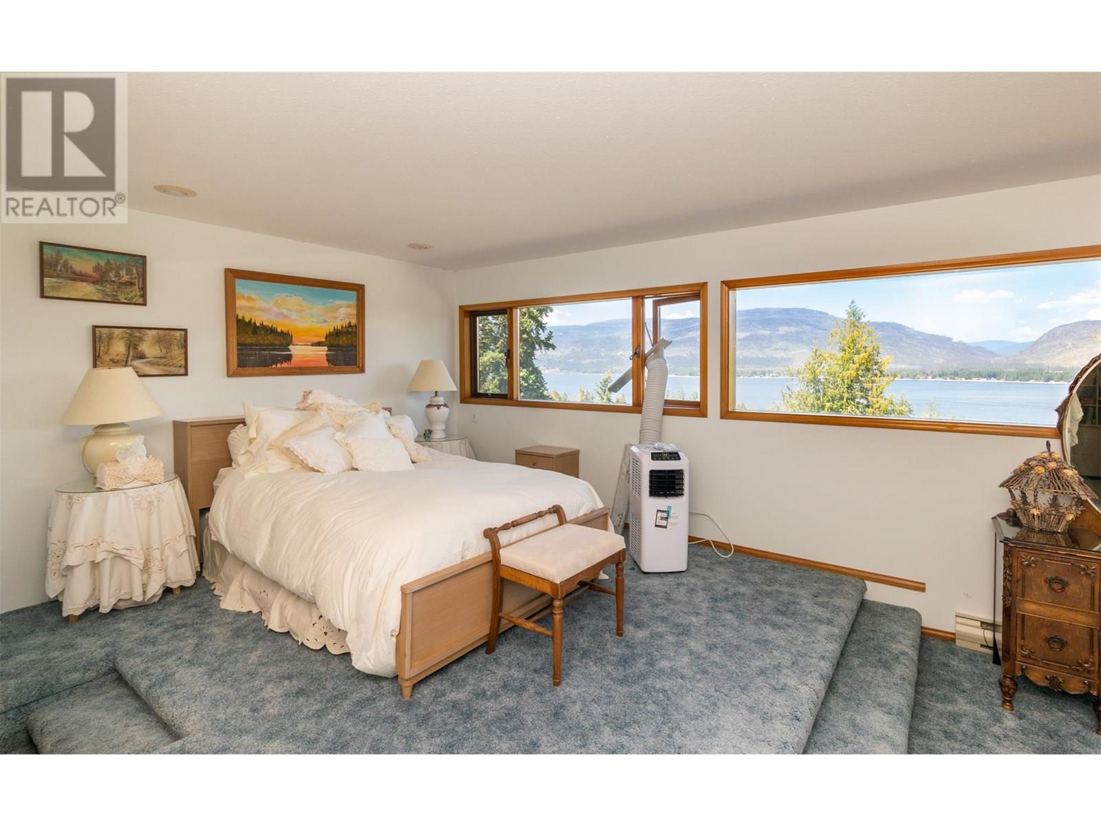 1 1261 Trans Canada Highway, Sorrento