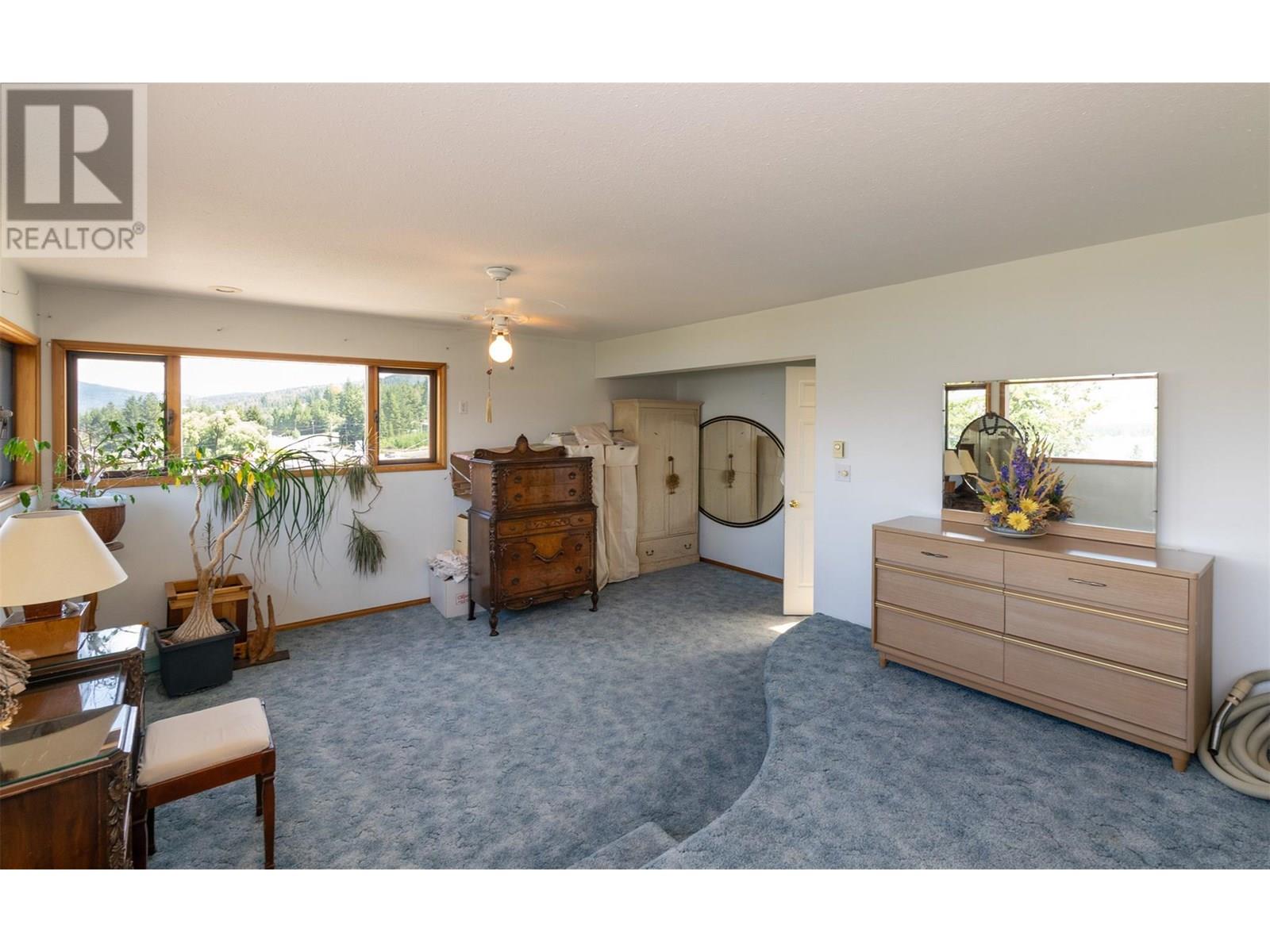 1 1261 Trans Canada Highway, Sorrento