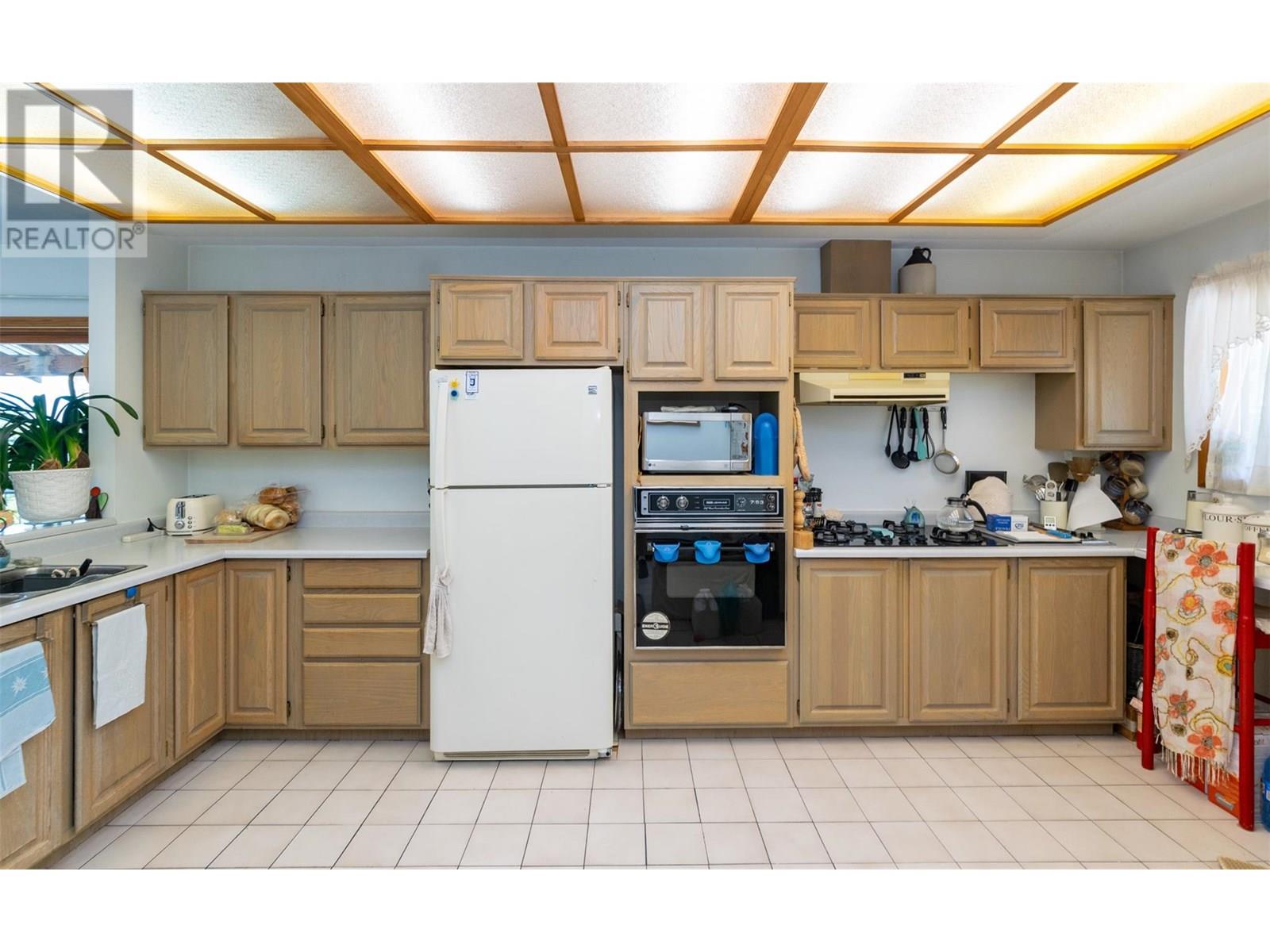 1 1261 Trans Canada Highway, Sorrento