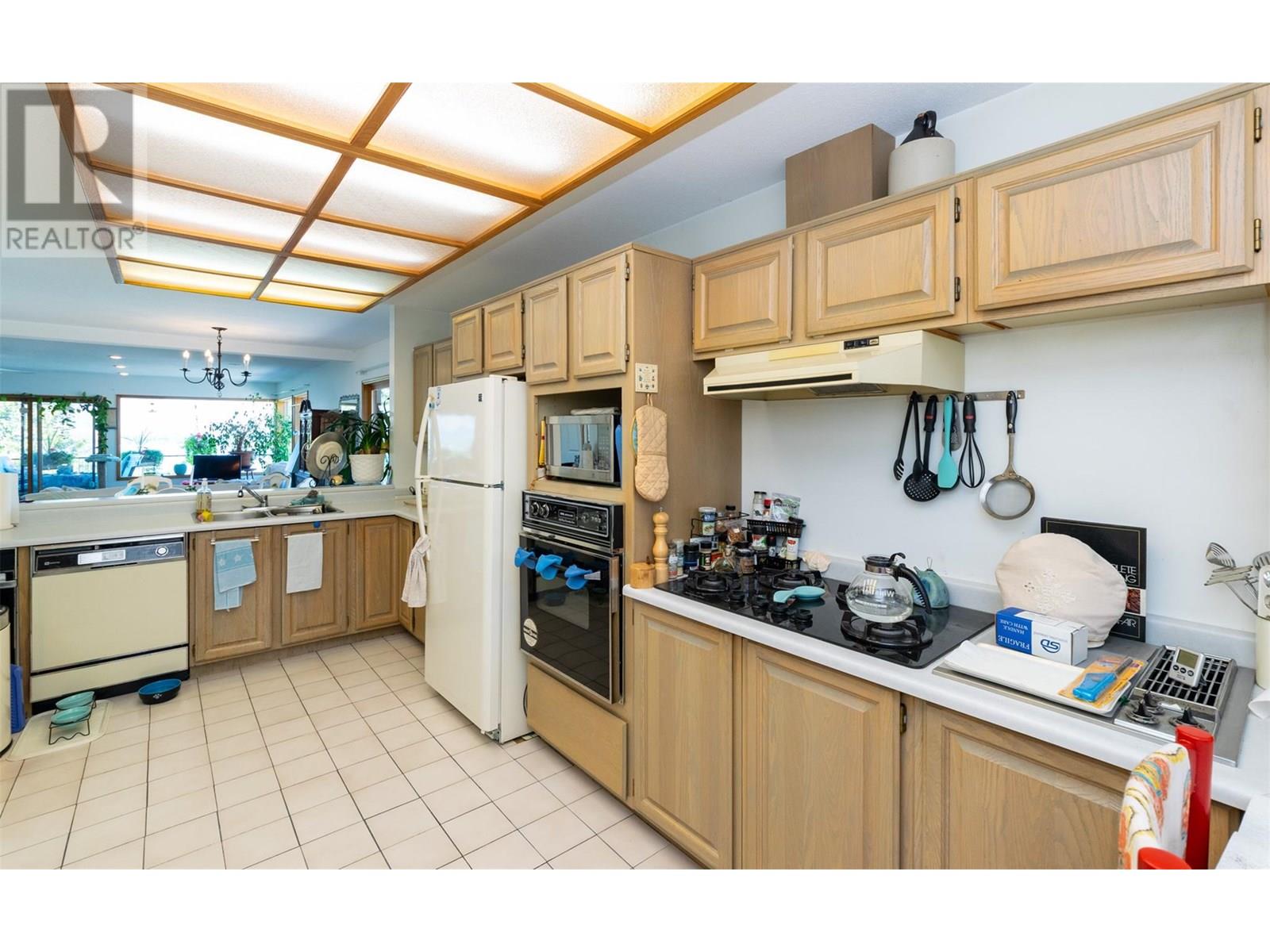 1 1261 Trans Canada Highway, Sorrento