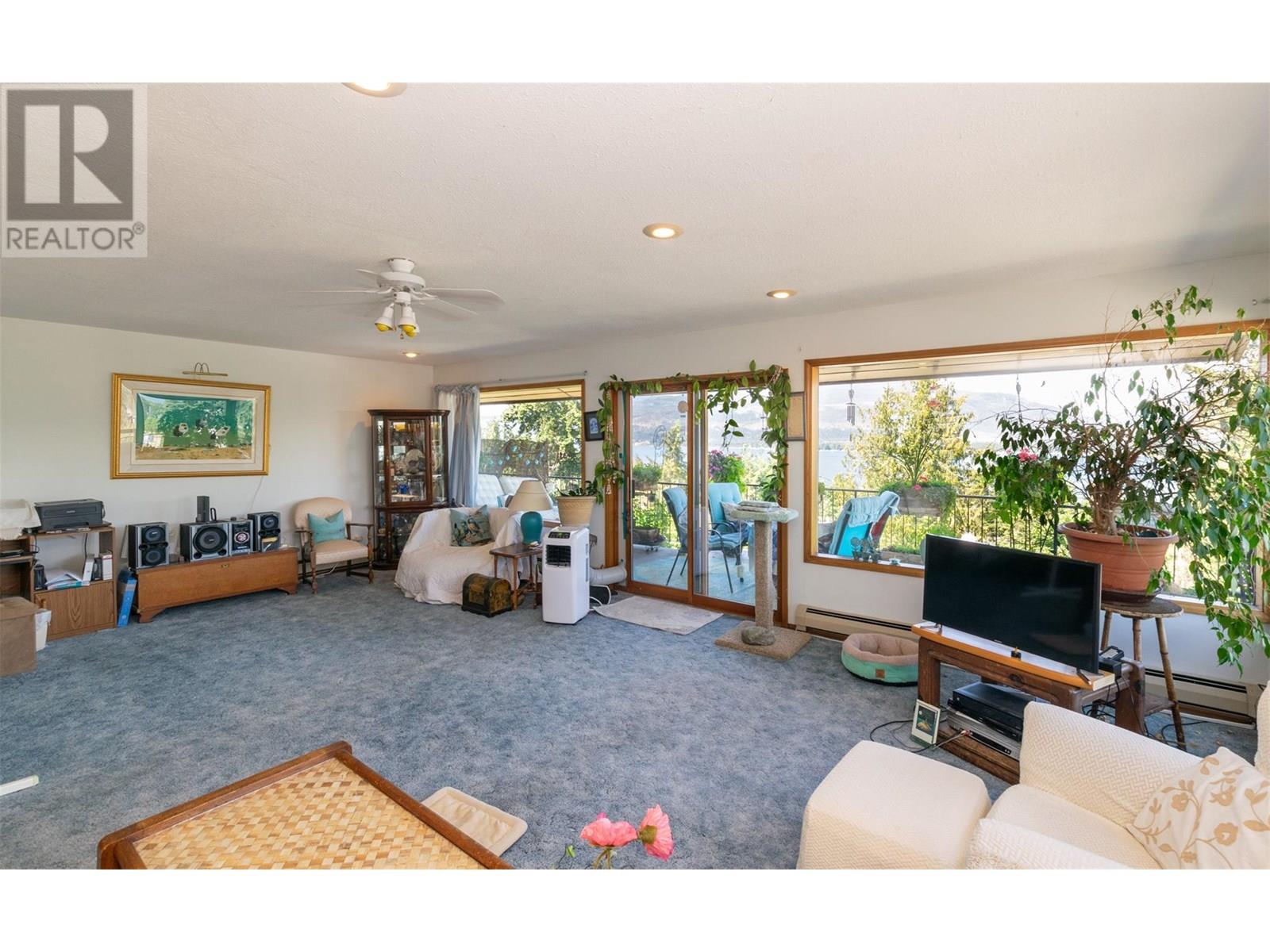 1 1261 Trans Canada Highway, Sorrento
