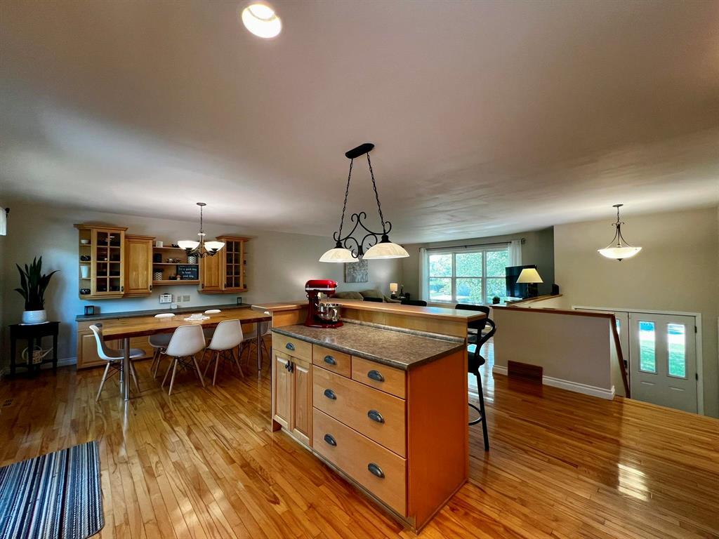 Photo 11 of 375 Cedar Crescent, Steinbach MB