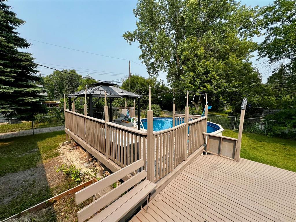 Photo 3 of 375 Cedar Crescent, Steinbach MB