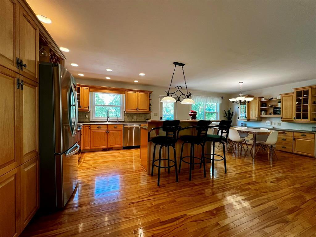 Photo 12 of 375 Cedar Crescent, Steinbach MB