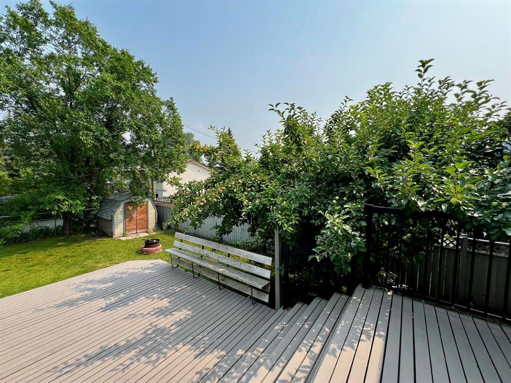 Photo 4 of 375 Cedar Crescent, Steinbach MB