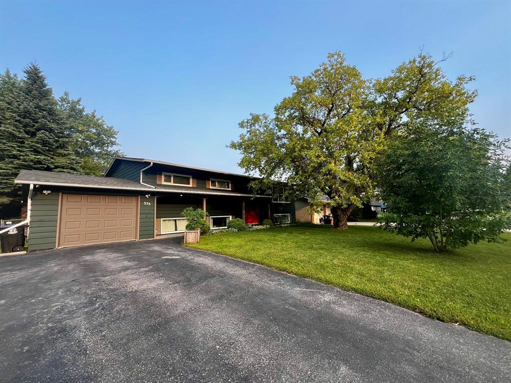 Photo 5 of 375 Cedar Crescent, Steinbach MB