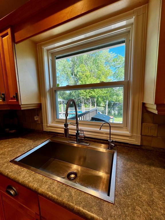 Photo 10 of 375 Cedar Crescent, Steinbach MB
