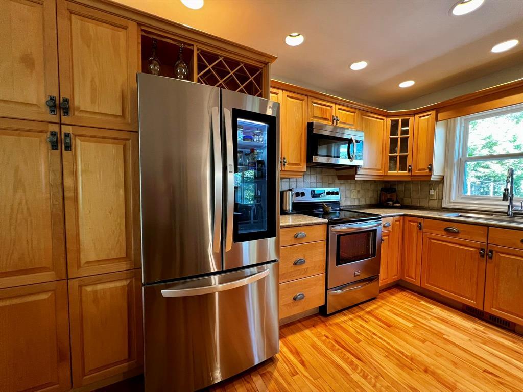 Photo 9 of 375 Cedar Crescent, Steinbach MB