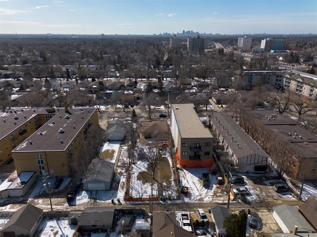 Photo 3 of 241 Edison Avenue, Winnipeg MB