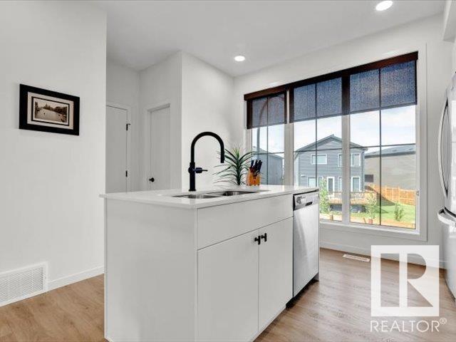 Photo 19 of 439 39 St Sw, Edmonton AB