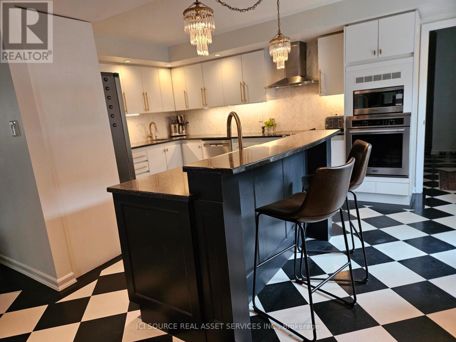 Photo 18 of 1 Erinlea Court, Ottawa ON