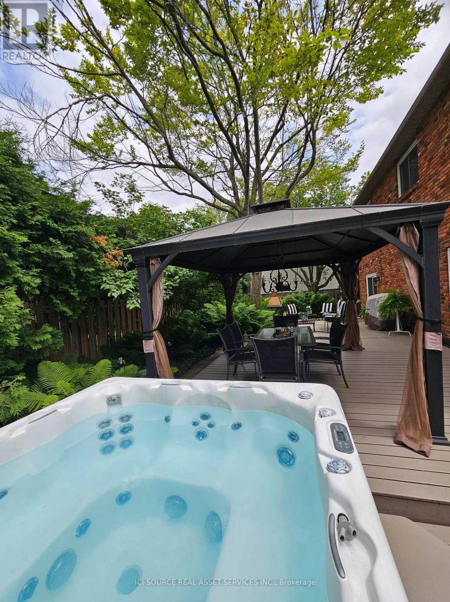 Photo 7 of 1 Erinlea Court, Ottawa ON