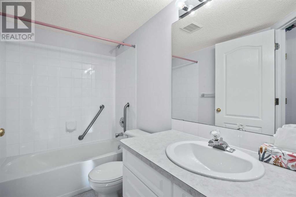 Single Family House for Sale in   Sierra Morena Mews SW Signal Hill Calgary 