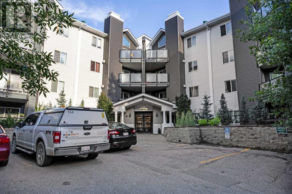 Single Family House for Sale in   Sierra Morena Mews SW Signal Hill Calgary 