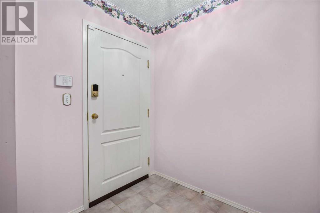 Single Family House for Sale in   Sierra Morena Mews SW Signal Hill Calgary 
