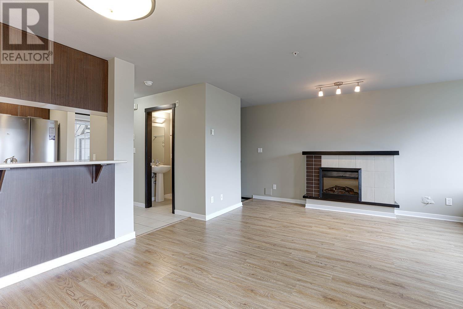 Photo 9 of 30 7370 Stride Avenue, Burnaby BC