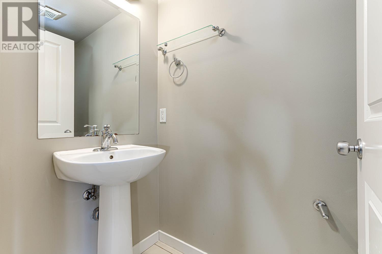 Photo 4 of 30 7370 Stride Avenue, Burnaby BC