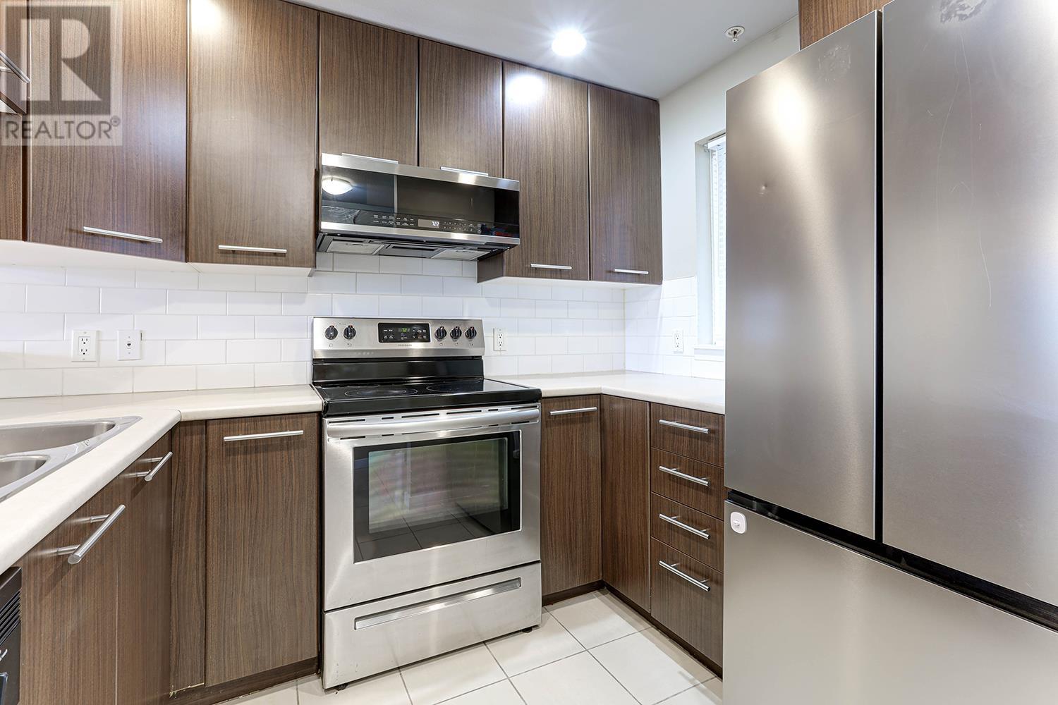 Photo 11 of 30 7370 Stride Avenue, Burnaby BC
