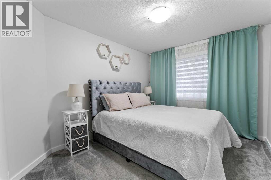 Photo 10 of 44 Copperleaf Way Se, Calgary AB