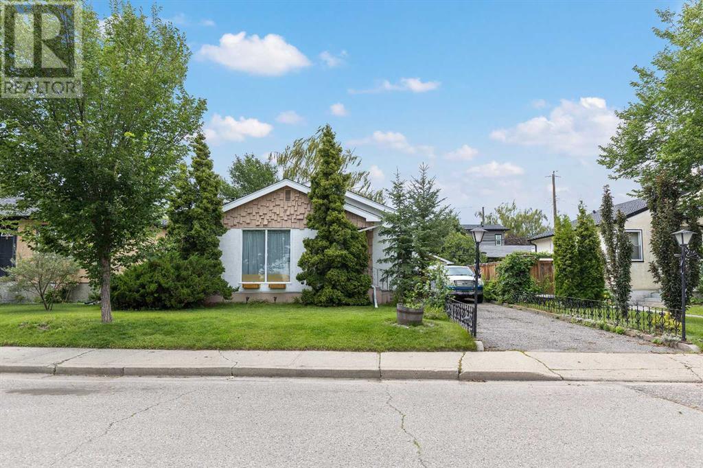 Single Family House Bungalow for Sale in  Mountview Crescent NE Winston Heights/Mountview Calgary 