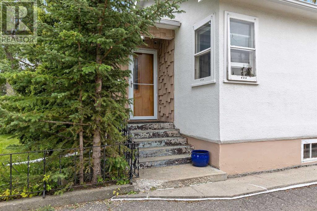 Single Family House Bungalow for Sale in  Mountview Crescent NE Winston Heights/Mountview Calgary 
