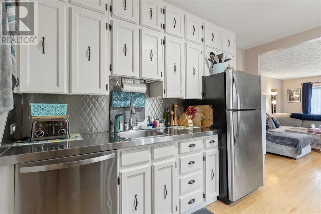 Single Family House Bungalow for Sale in  Mountview Crescent NE Winston Heights/Mountview Calgary 