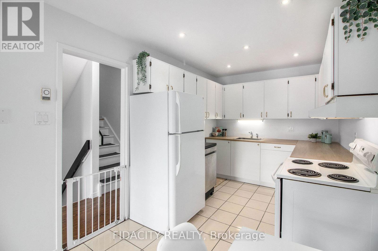 Photo 8 of 180 825 Cahill Drive W, Ottawa ON
