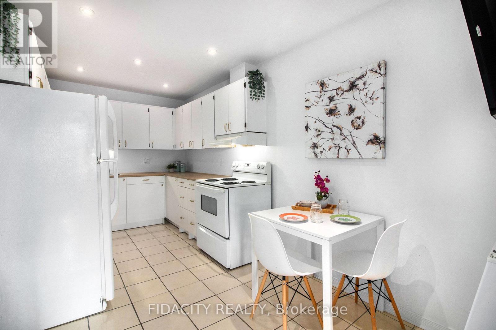 Photo 5 of 180 825 Cahill Drive W, Ottawa ON