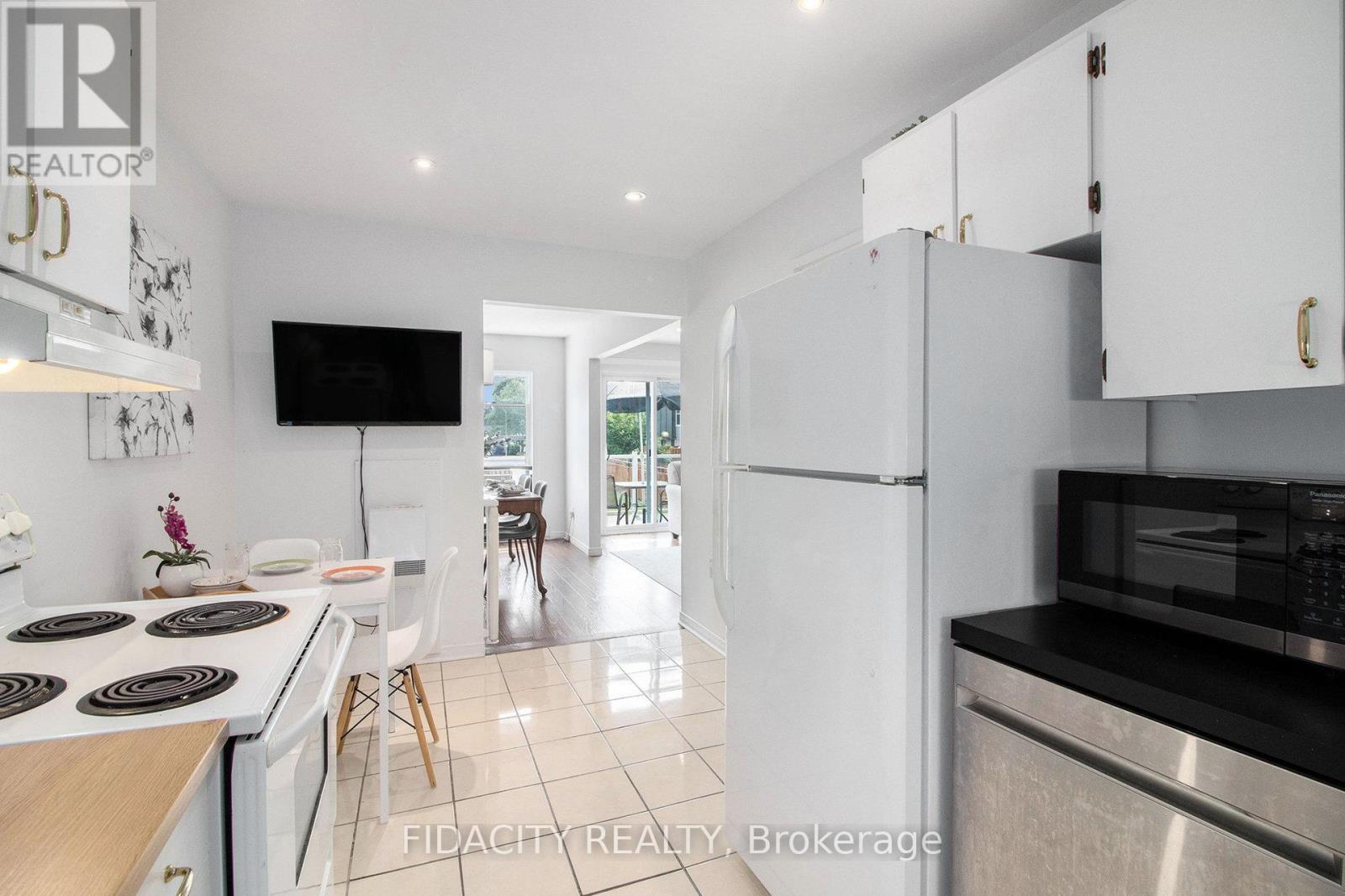 Photo 20 of 180 825 Cahill Drive W, Ottawa ON