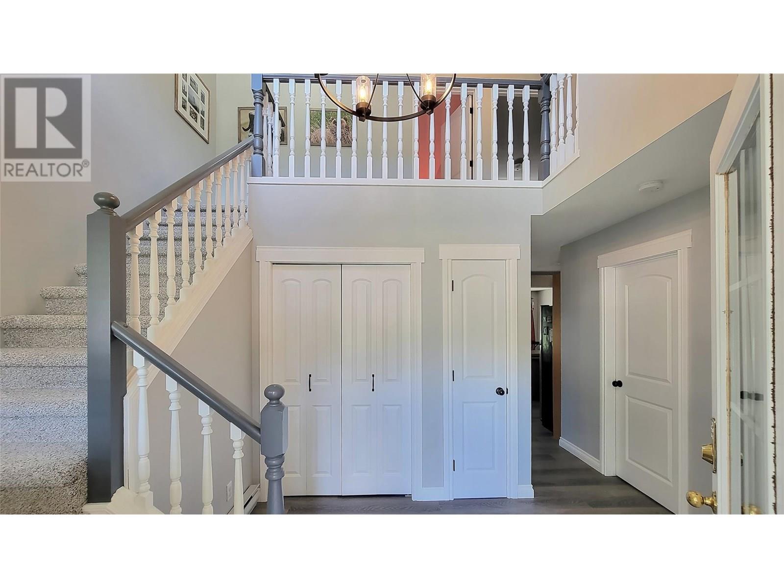 Photo 6 of 7595 Pioneer Avenue Unit 13, Radium Hot Springs BC