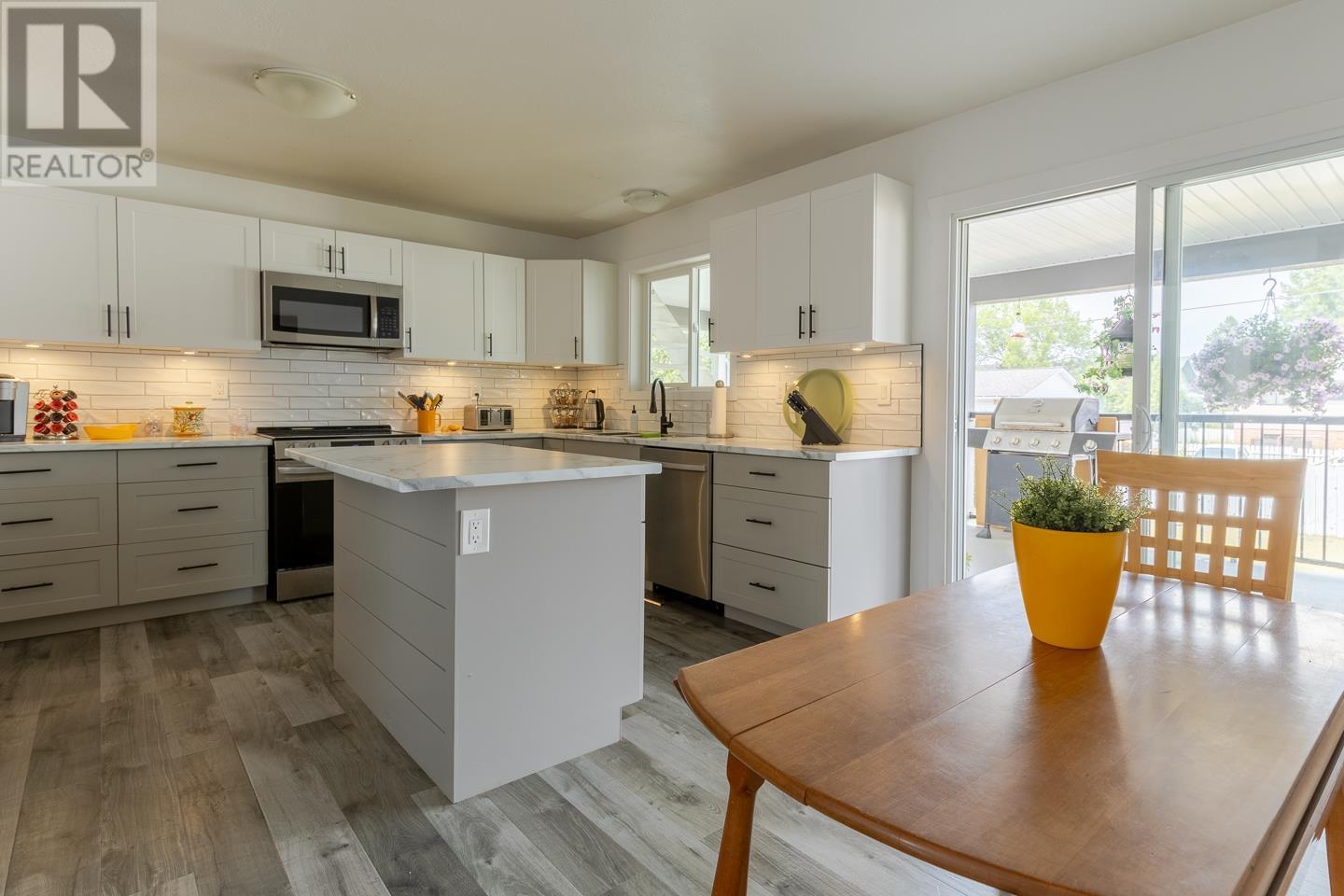 1250 9TH AVENUE, Valemount