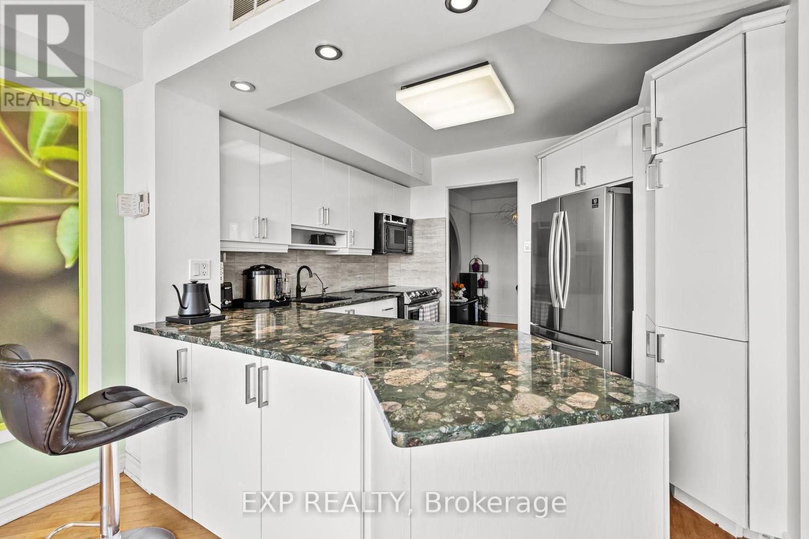 Photo 5 of 606 1500 Riverside Drive, Ottawa ON